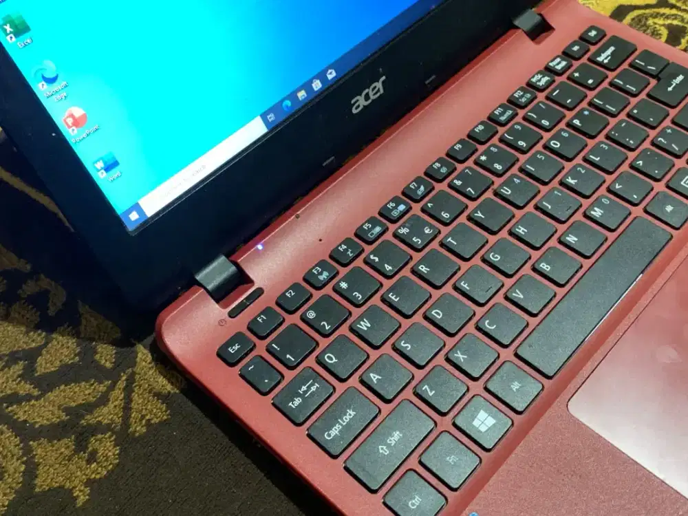 laptop second Acer Es1-131 | Celeron N3050 | Ram 2 GB | SSD 128 GB