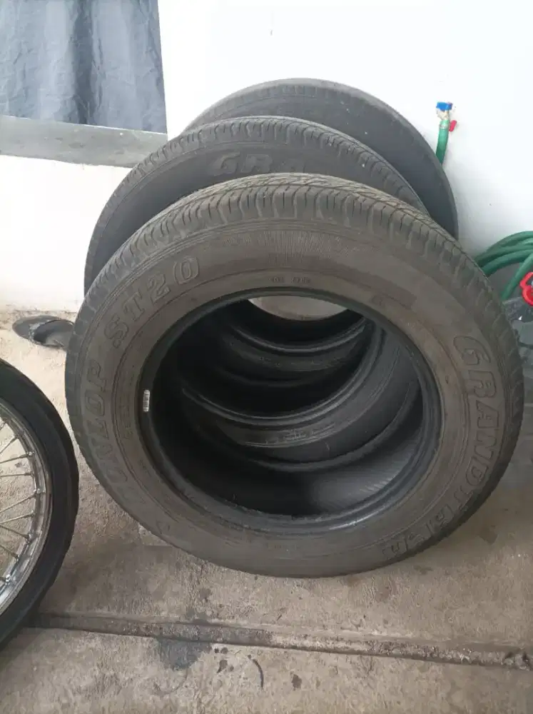 Ban Mobil Tubeless R16  215/65