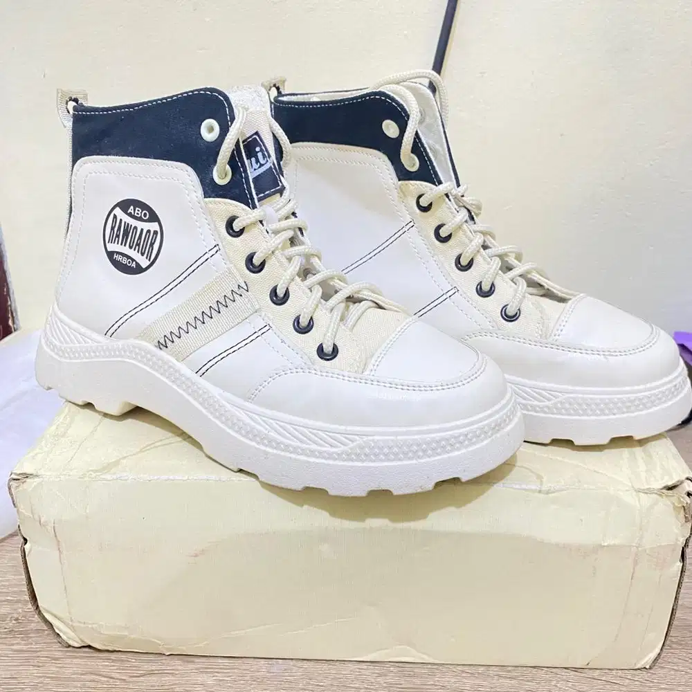 Sepatu Wedges | Sepatu Wanita | Sepatu Boots