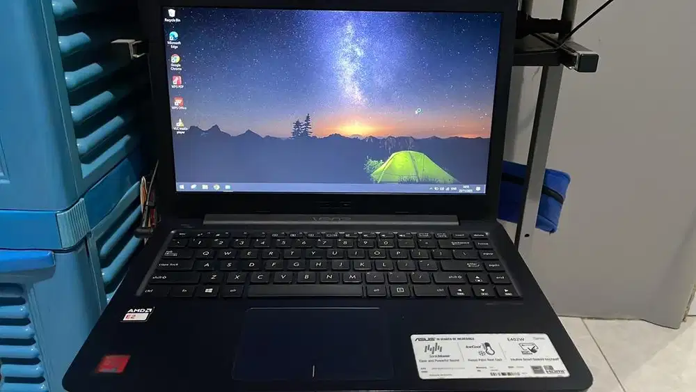 Laptop Asus E402W Bekas