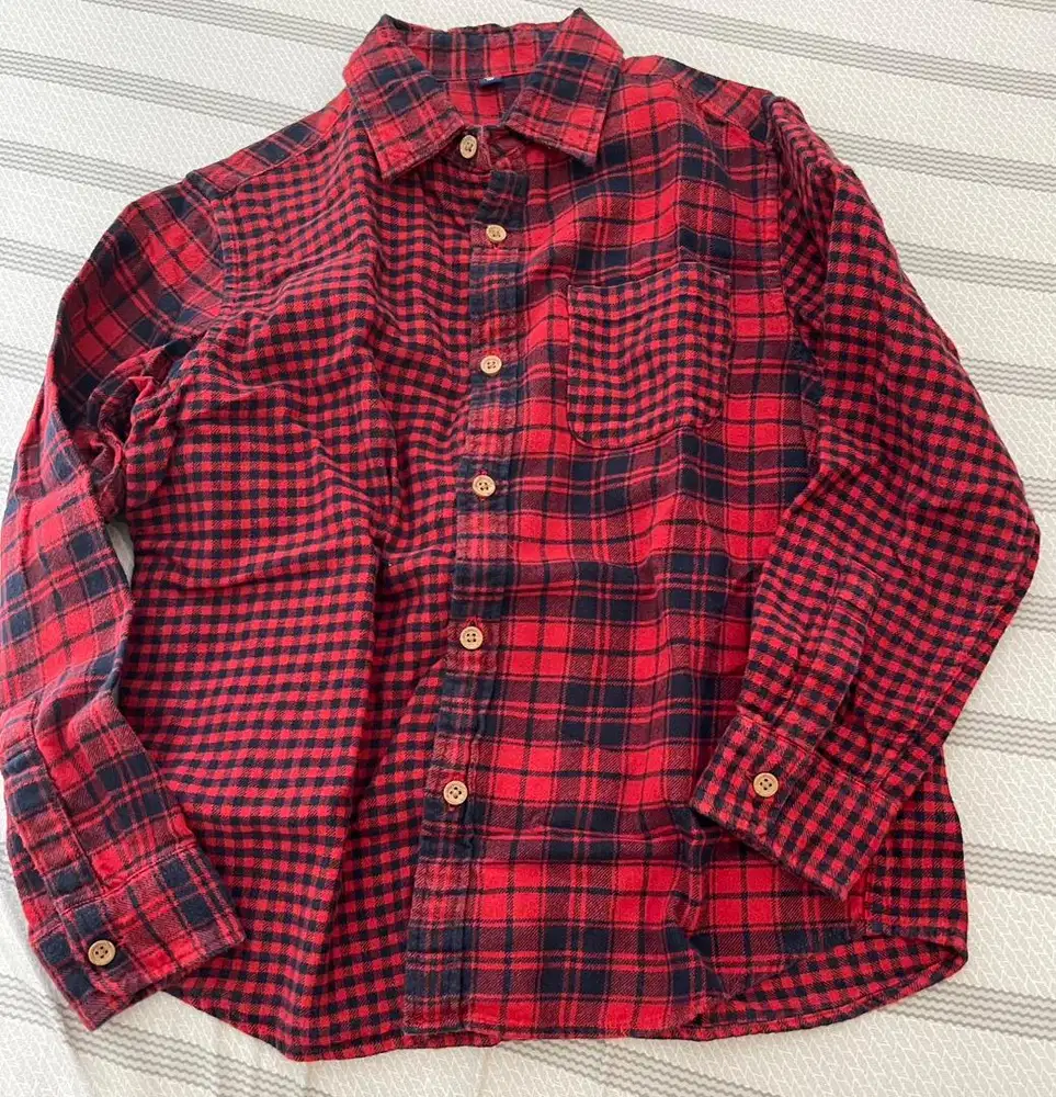 Kemeja uniqlo anak•uniqlo ori•atasan anak laki laki•uniqlo preloved