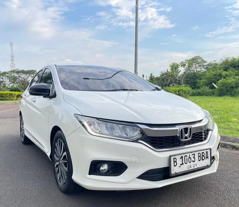 (ISTIMEWA!) Honda City 1.5 E RS 2017 AT Matic PUTIH // 2018 SEDAN HB