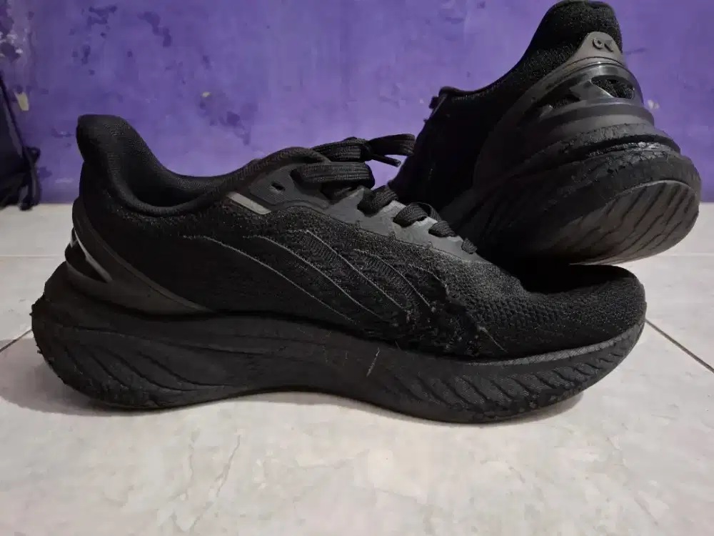 Sepatu Lari Kanky Mizu Lightstrike