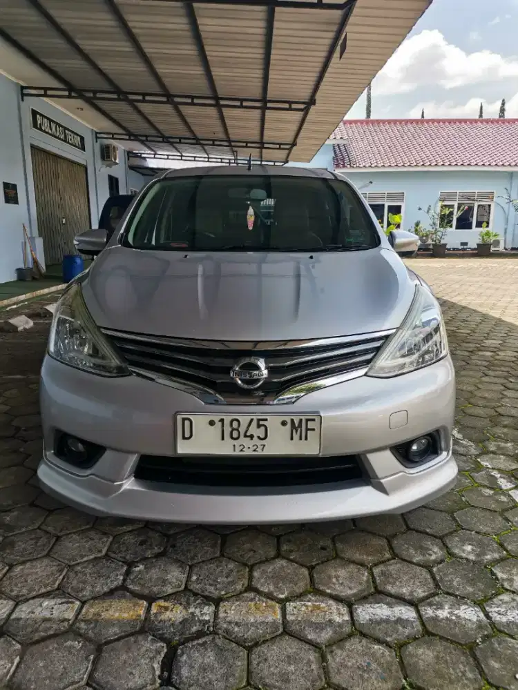 Dijual Nissan Grand Livina Highway Star AT 2015