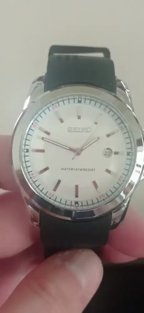 SEIKO STAINLESS STEEL with RUBBER STRAP NEW 100%