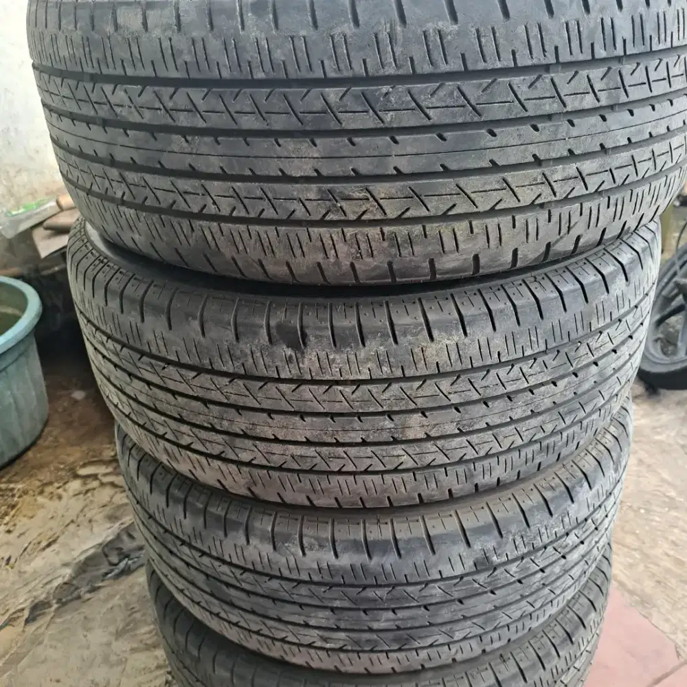 Ban hrv juke venturer innova 215 55 r17 bridgestone turanza er33