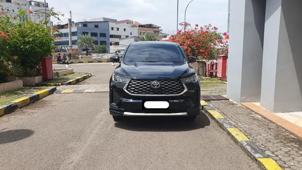 Km5rb toyota zenix v bensin matic non hybrid 2024 hitam
