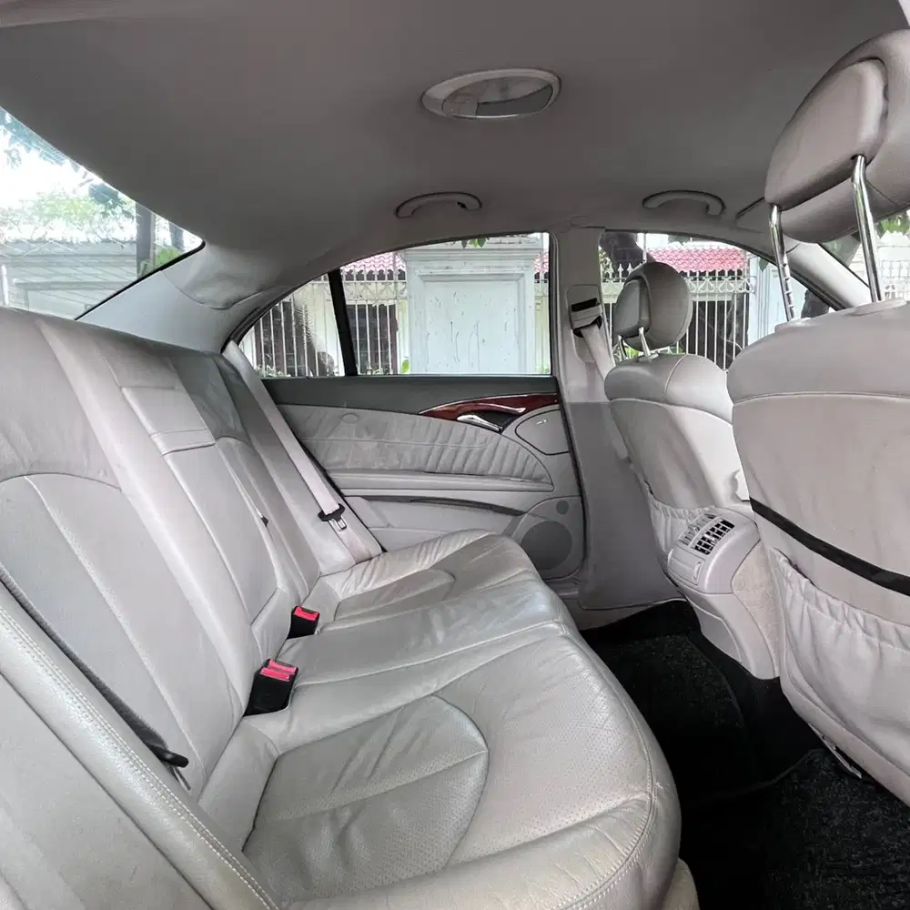 Mercedes-Benz E260 2002 Bensin