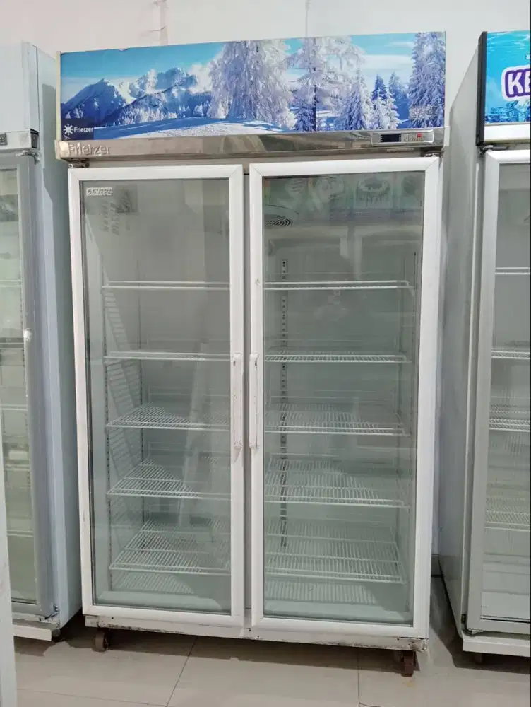 Showcase Frietzer 2 Pintu