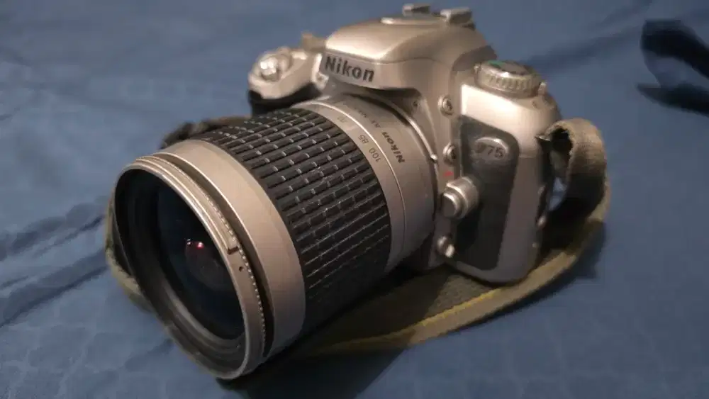 Kamera Analog Nikon F75