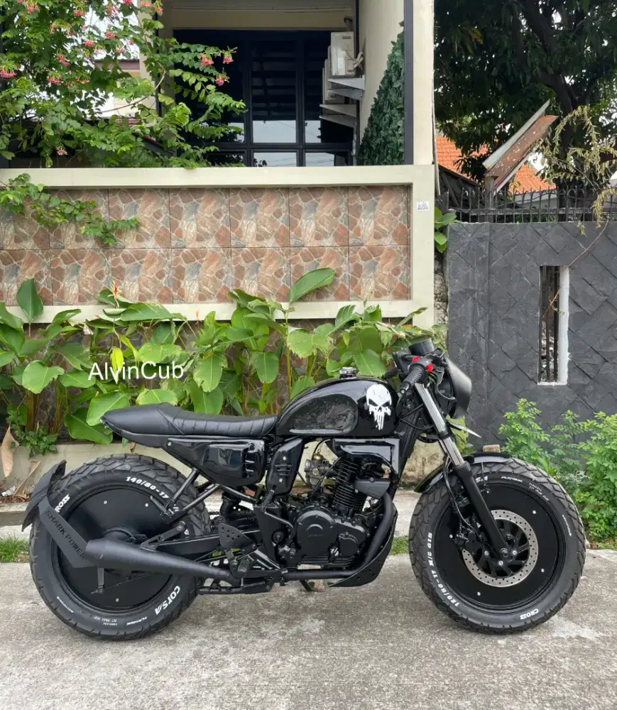 BratCafe,CafeRacer Custom Byson
