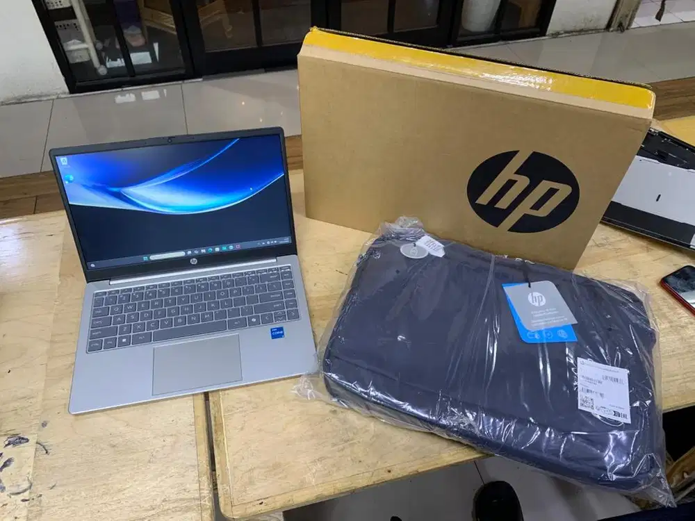 Laptop hp kondi baru buka dus aja mulus seperti baru