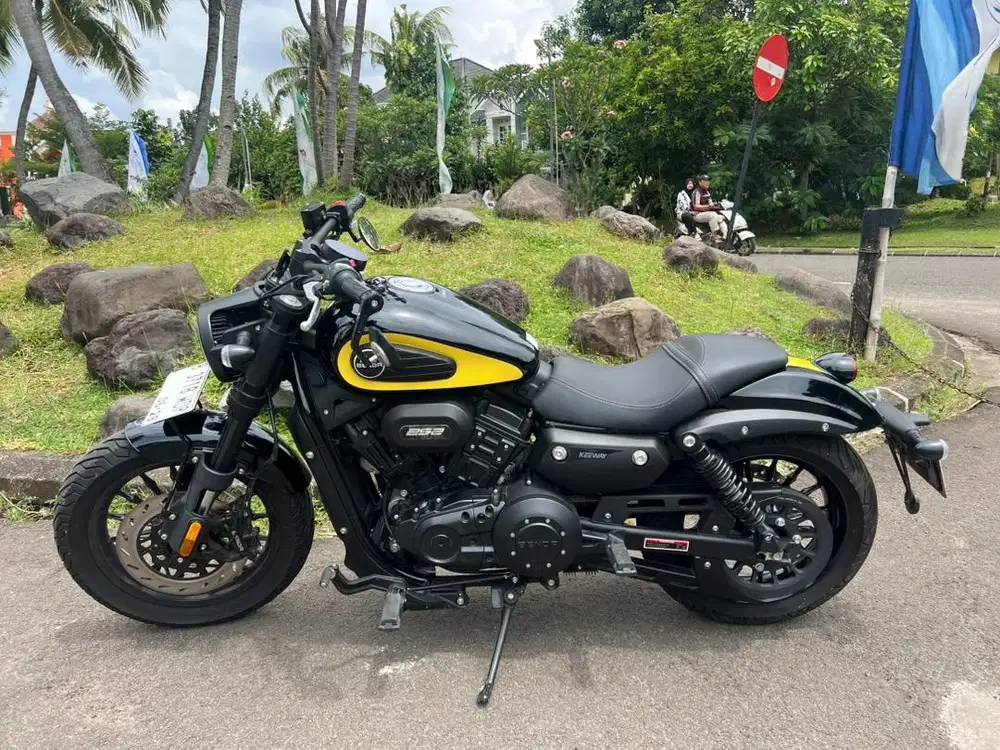 FOR SALE ! KEEWAY BENDA V252C BLACK YELLOW