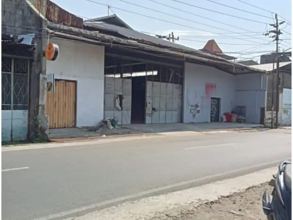 Dijual Gudang Strategis Industri Lokasi Pasar Kliwon,Solo Luas 890m2 BU!!