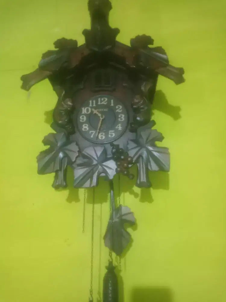 jam dingding rumah kikuk