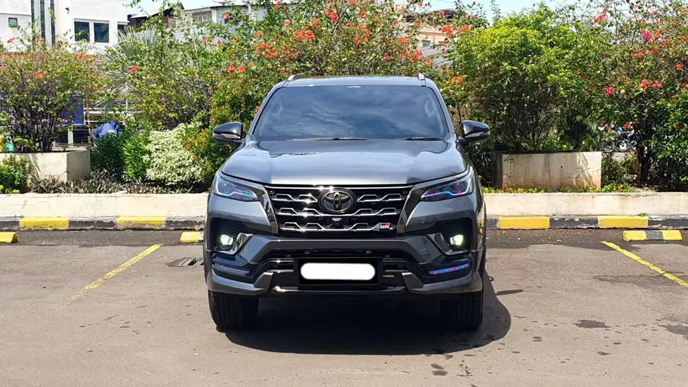 Toyota fortuner vrz gr sport 2021 pakai 2022 abu diesel matic