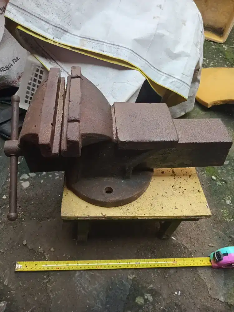 Catok ragum ukuran jumbo besar. 8  inc. Panjang 50 cm.