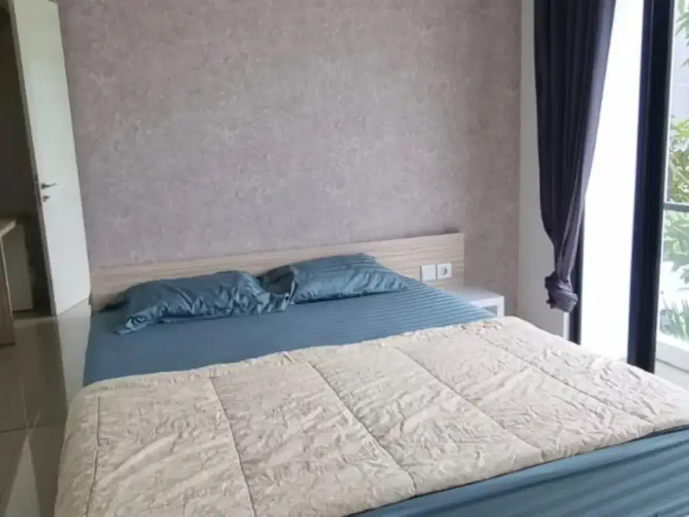 Disewakan Rumah Full Furnish Siap Huni Bangunan 3Lt Split Level Northwest Central Luas 73M 3KT Surabaya Barat