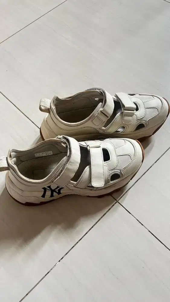 Sepatu MLB langsung dr Korea size 41 kondisi 100%