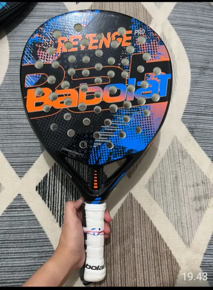 Raket padel merek Babolat revenge