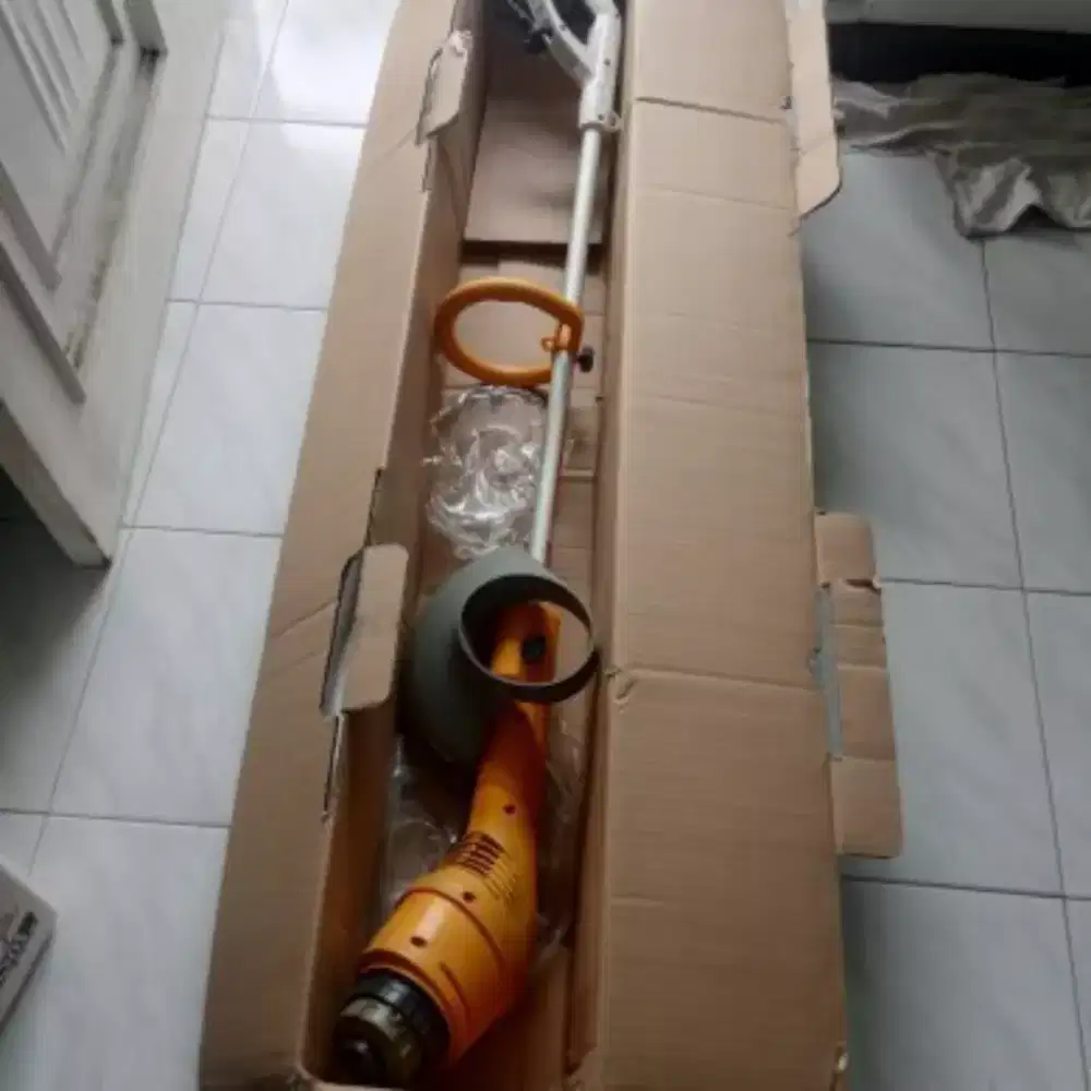 Alat potong rumput listrik senar Ryobi AK3710