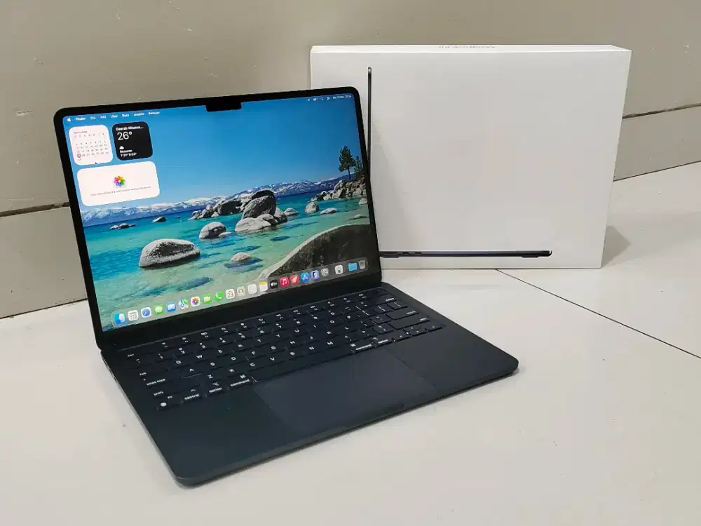 Macbook air m3 2024 ram 16 gb ssd 256 gb like new