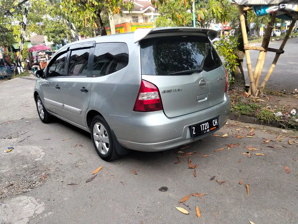 Nissan Grand livina 2010 Bensin