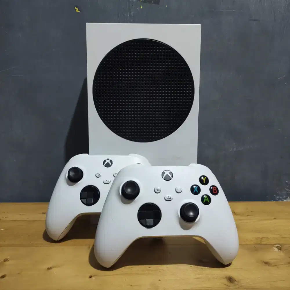 Xbox series s + 2 wireless controller