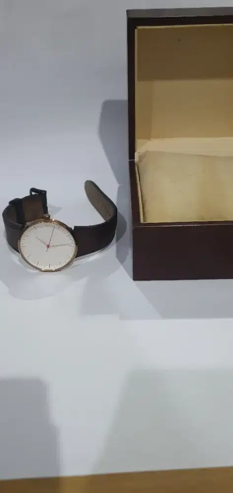 Fossil Essentialist Three-Hand Luggage Leather Watch