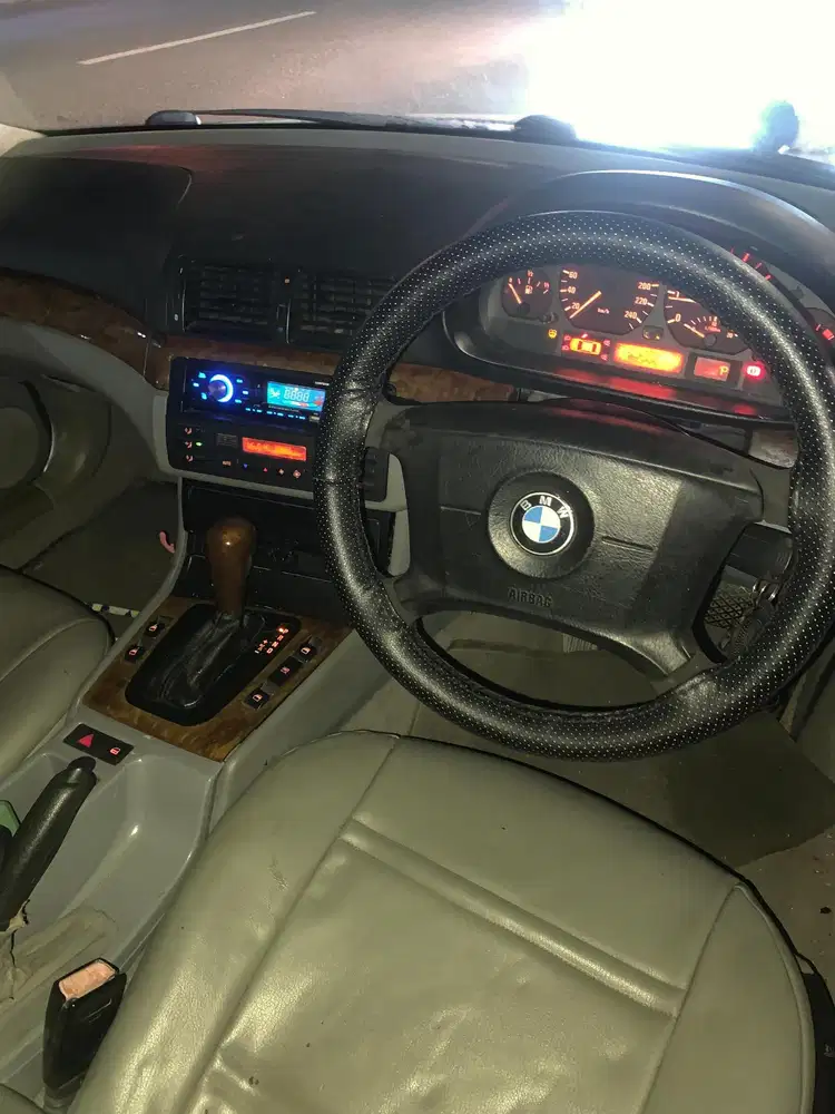 BMW 318i 2002 Bensin