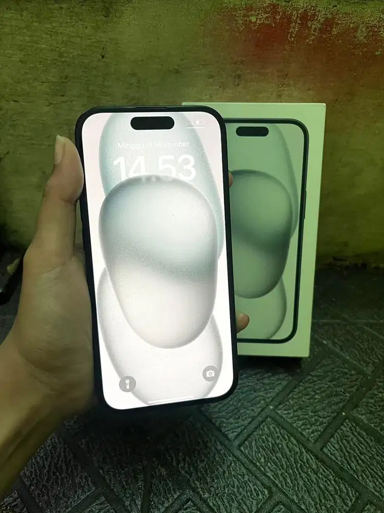 Di jual iPhone 15 128gb iBox fullset, full orian iBox garansi on