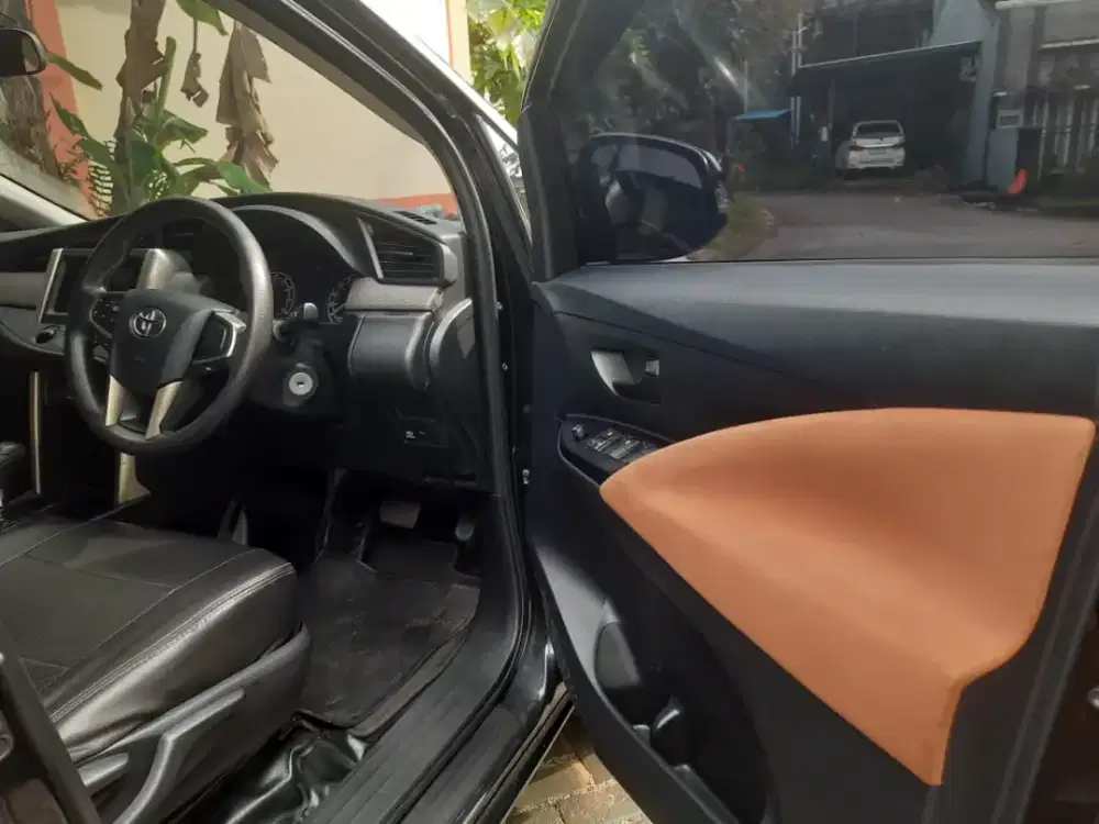 Innova Reborn 2.0G AT ( matic ,bensin)