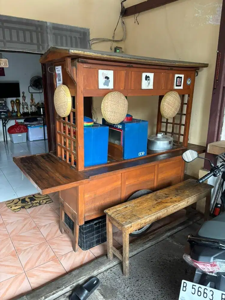 Gerobak kayu angkringan