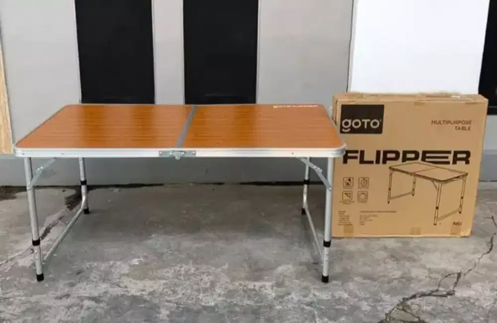 Meja lipat serbaguna