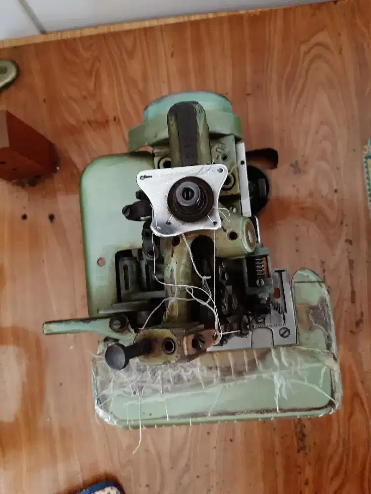 Mesin Obras Baju - Singer