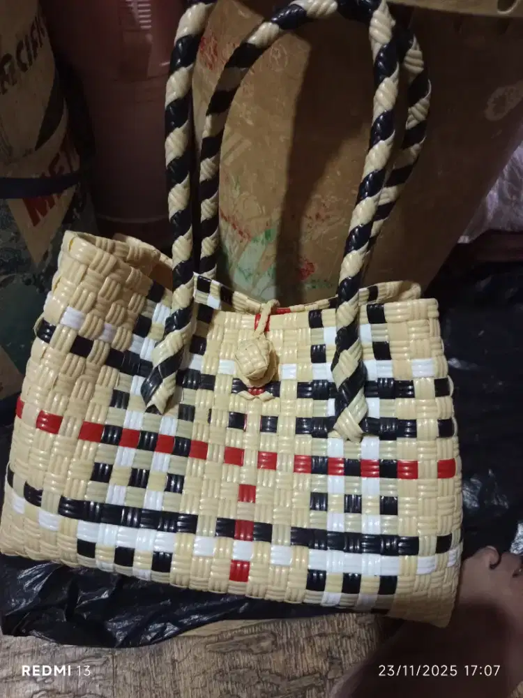 Tas anyaman jali preminium