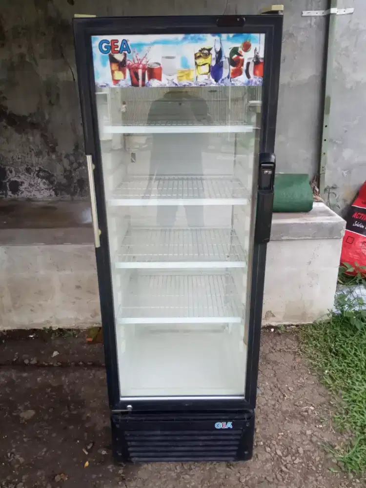 Show case GEA 4 rak jumbo dingin normal