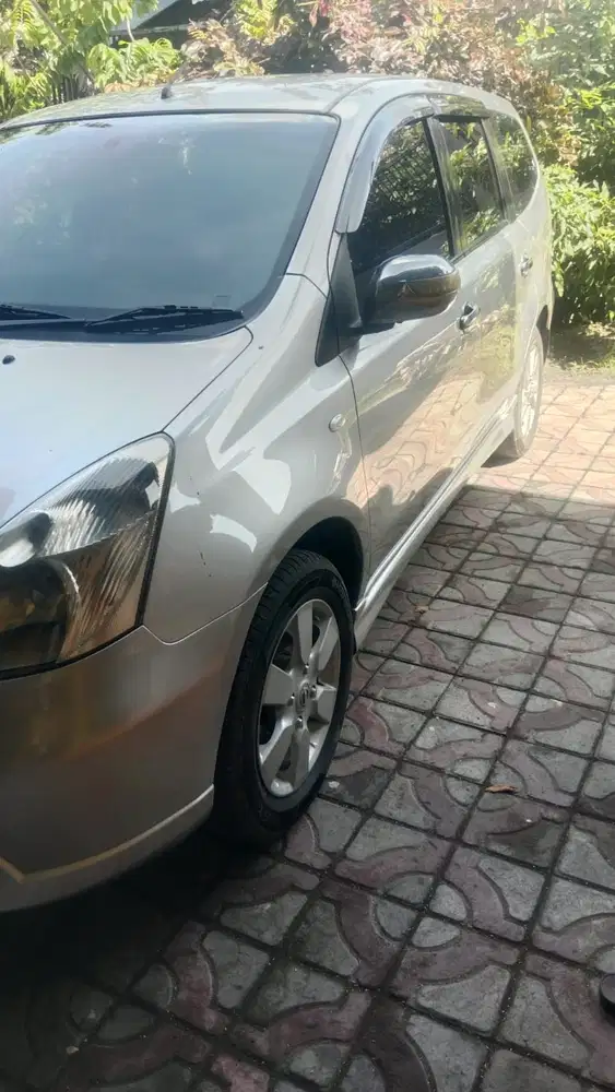 Nissan Livina 2011 Bensin