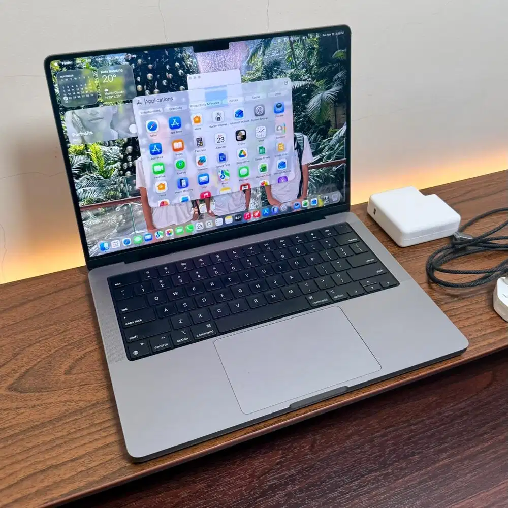 MacBook Pro 14 inch M2 Pro CPU 12 cores GPU 16 Cores mulus likenew