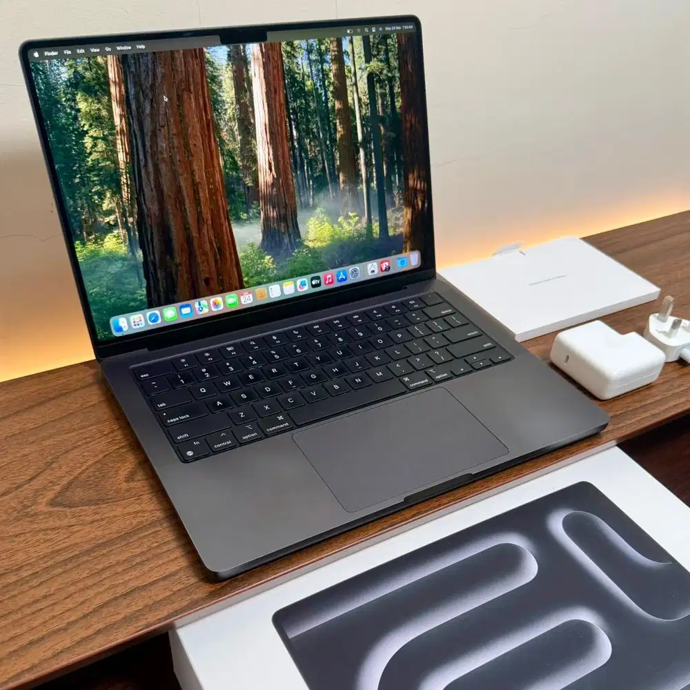MacBook Pro 14 inch M3 Pro Ram 18GB Fullset original mulus likenew