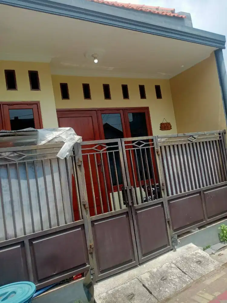 Disewakan rumah keluarga kecil di Menanggal Surabaya per tahun