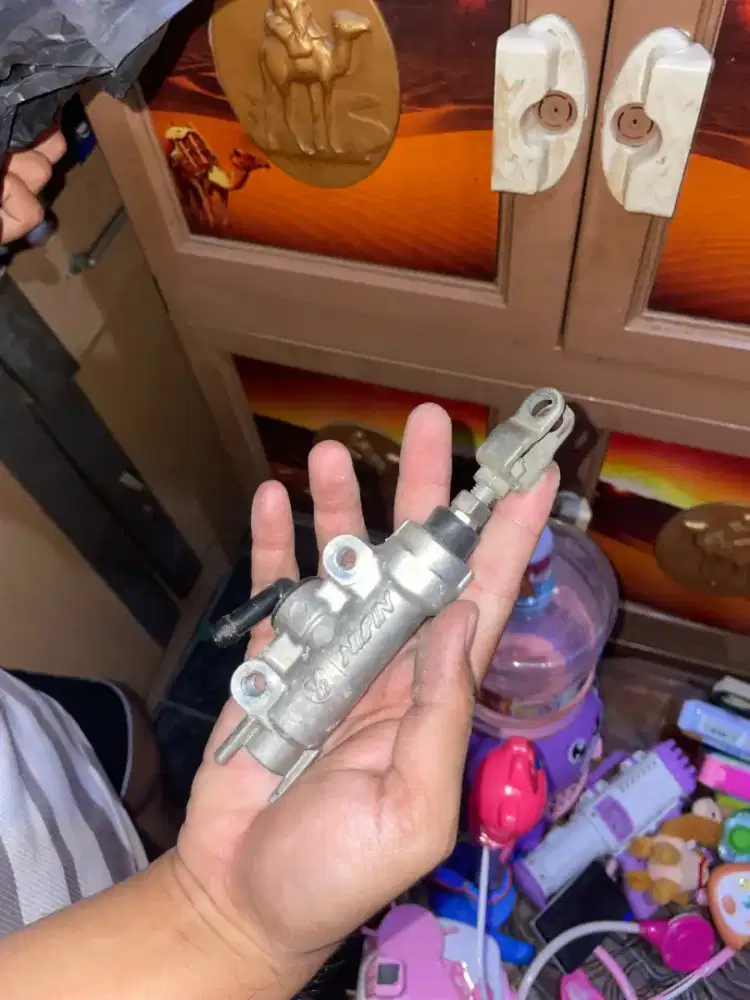 Master rem belakang R25