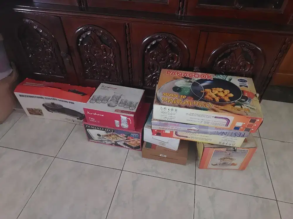 GARAGE SALE karena rumah harus segera bersih (foto hny sebagian kecil)