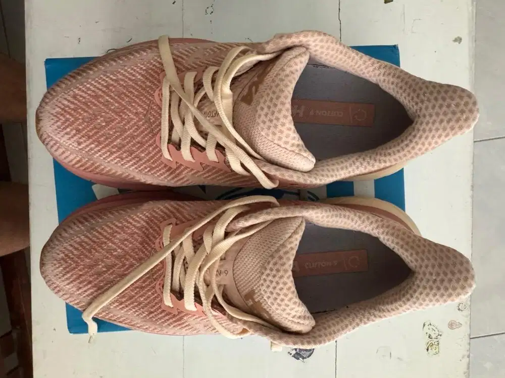 Sepatu Hoka Clifton 9