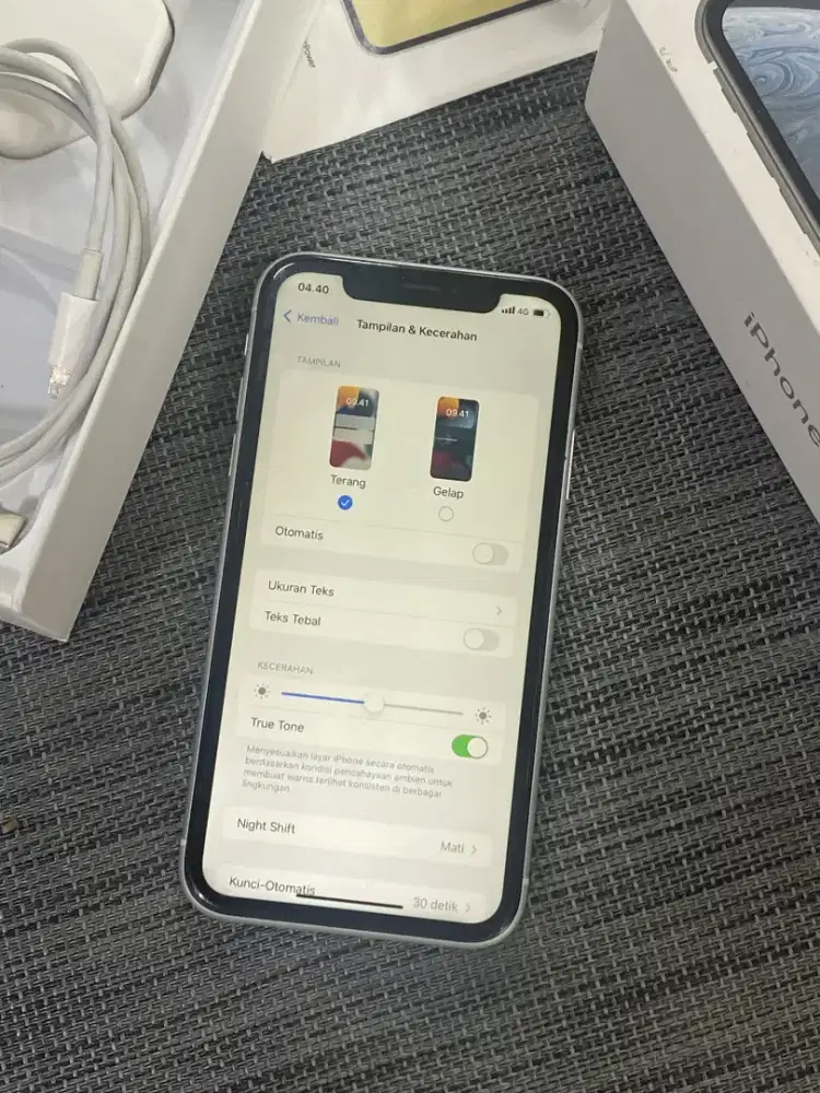 iPhone xr 64gb lengkap