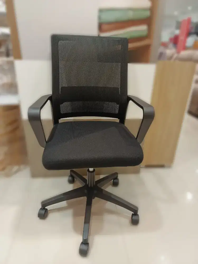 Kursi Kantor Yale Hitam