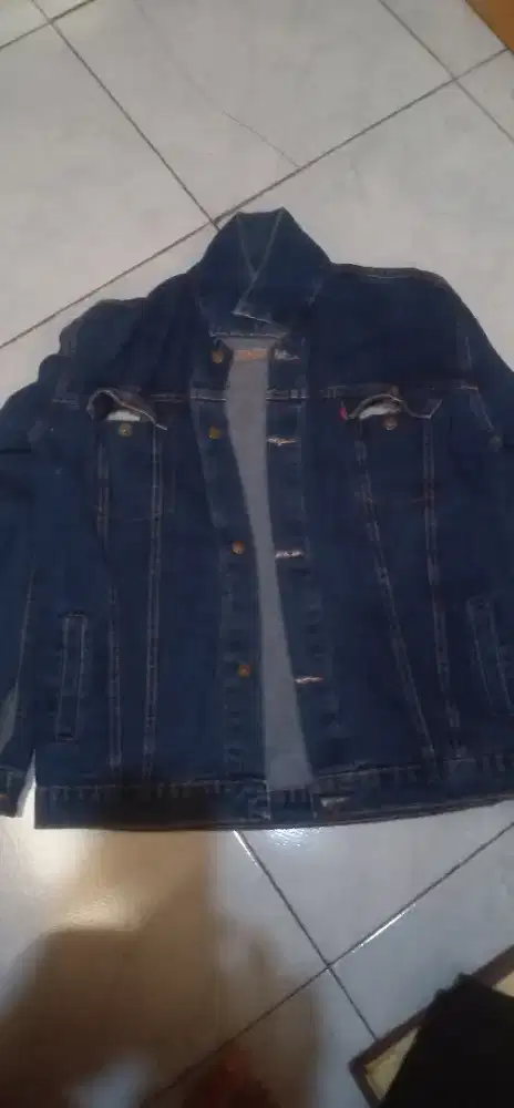 Jaket bahan levis