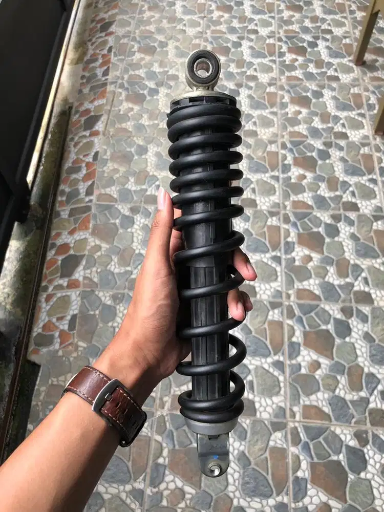 Shock belakang beat fi