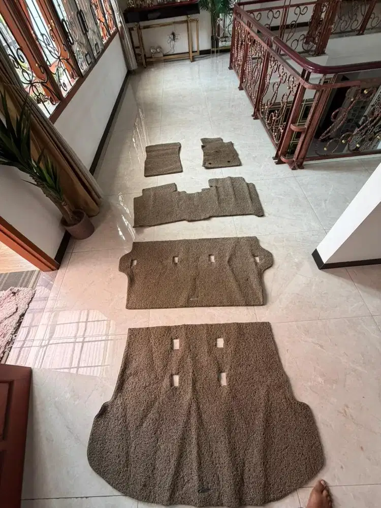 Karpet Mie Merk First Class untuk Innova / Fortuner lama