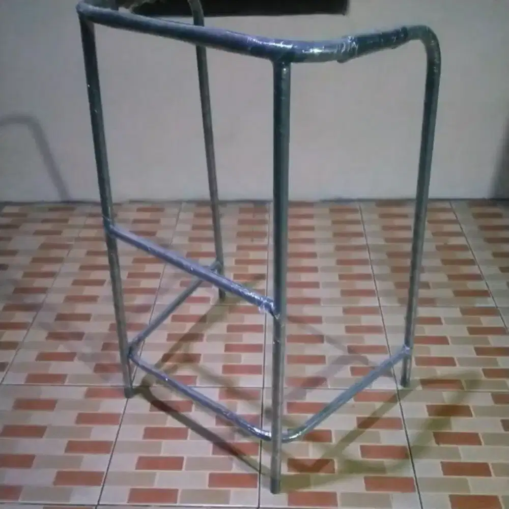 Walker alat bantu jalan lansia